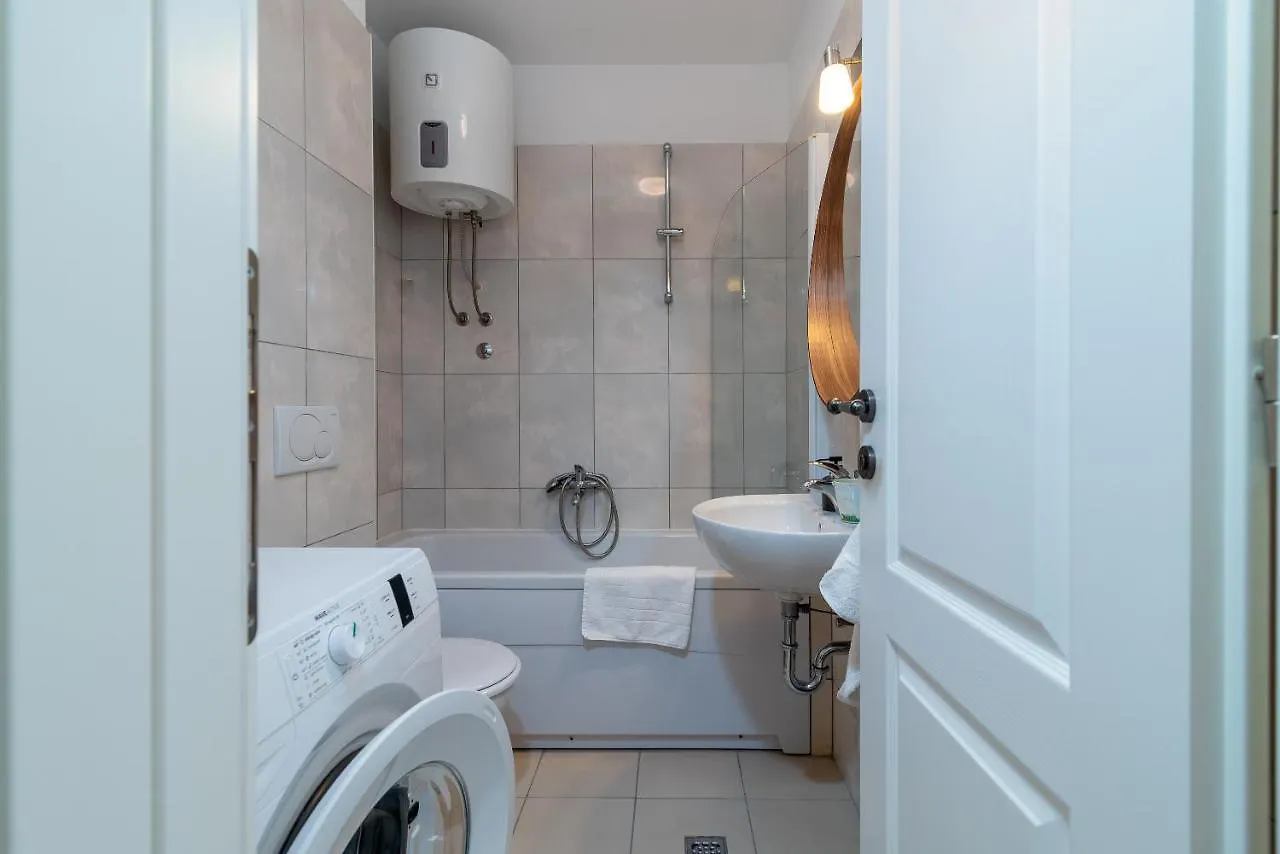 Apartments Liam Trogir 0*,